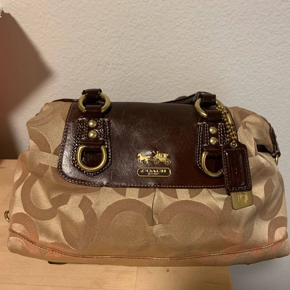 Coach Shoulder Bag With Signature Design